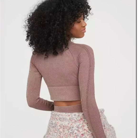 Brand new OFFLINE by Aerie top - Picture 7 of 8